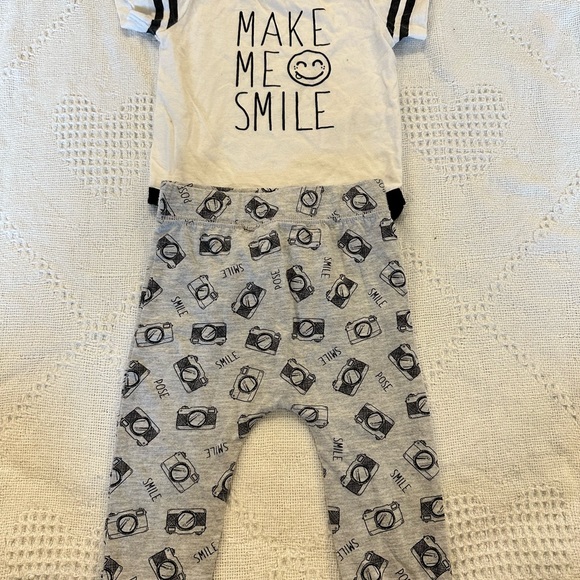 ⭐️2/$20 Smile 😀 cute baby set (PL Baby | size 12m EUC) - Picture 2 of 2